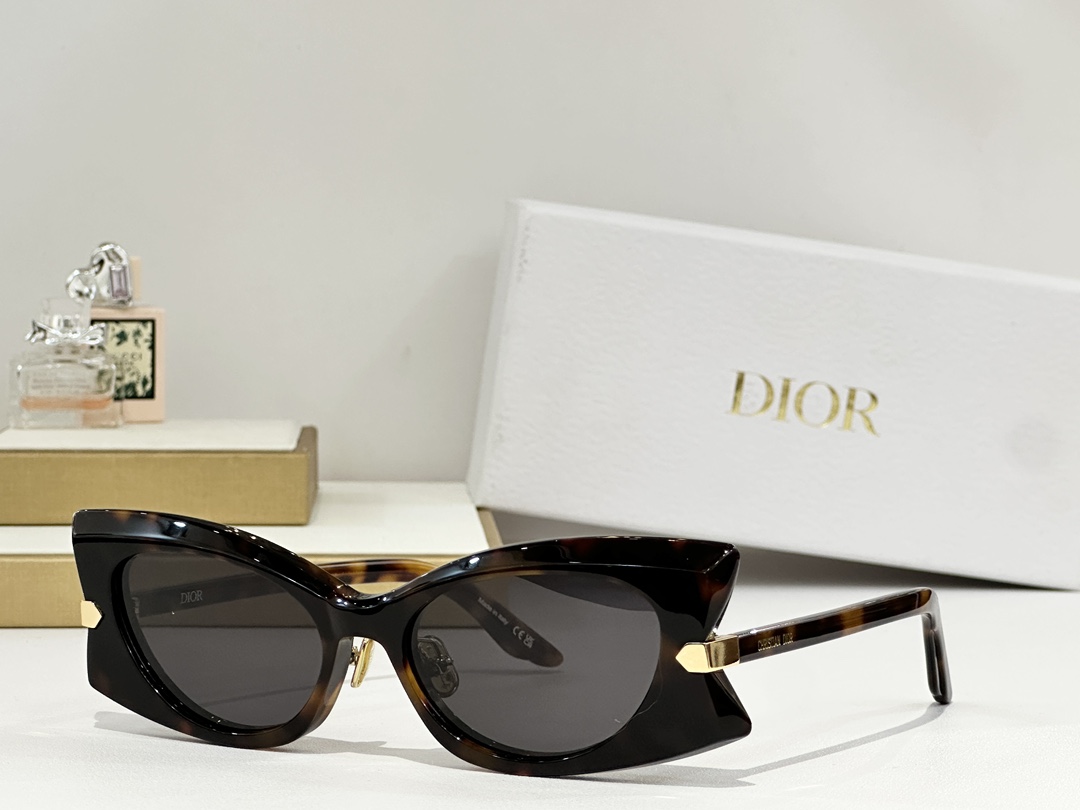  Dior
MODEL：DiorButterfly S2F
SIZE：  54口16-145

