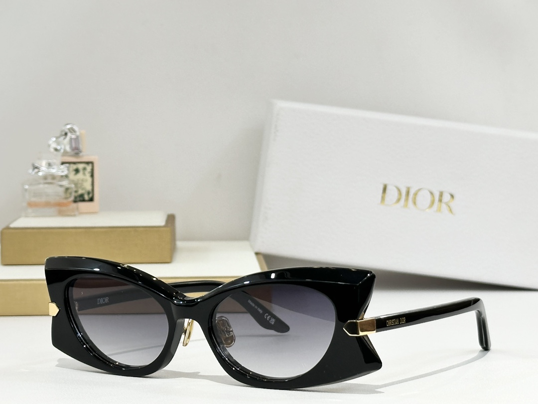  Dior
MODEL：DiorButterfly S2F
SIZE：  54口16-145

