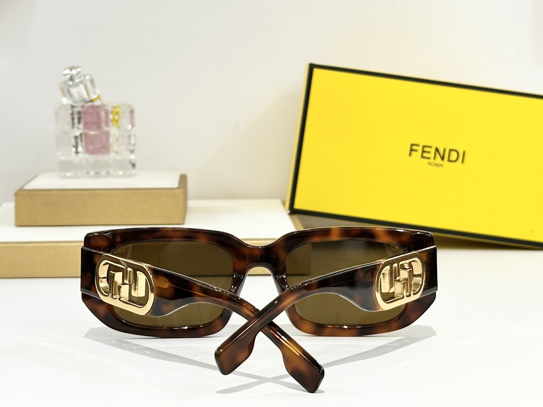  FENDI
Model FE8362
Size 54口22-145 
