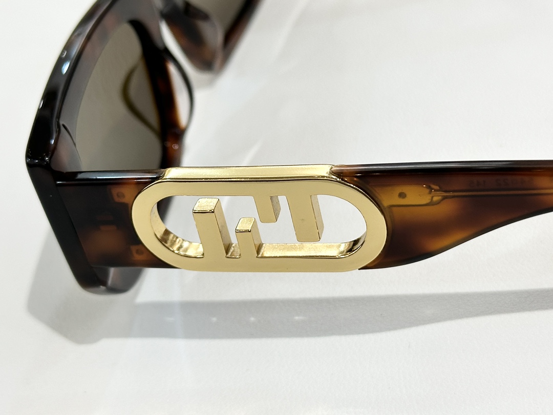  FENDI
Model FE8362
Size 54口22-145 
