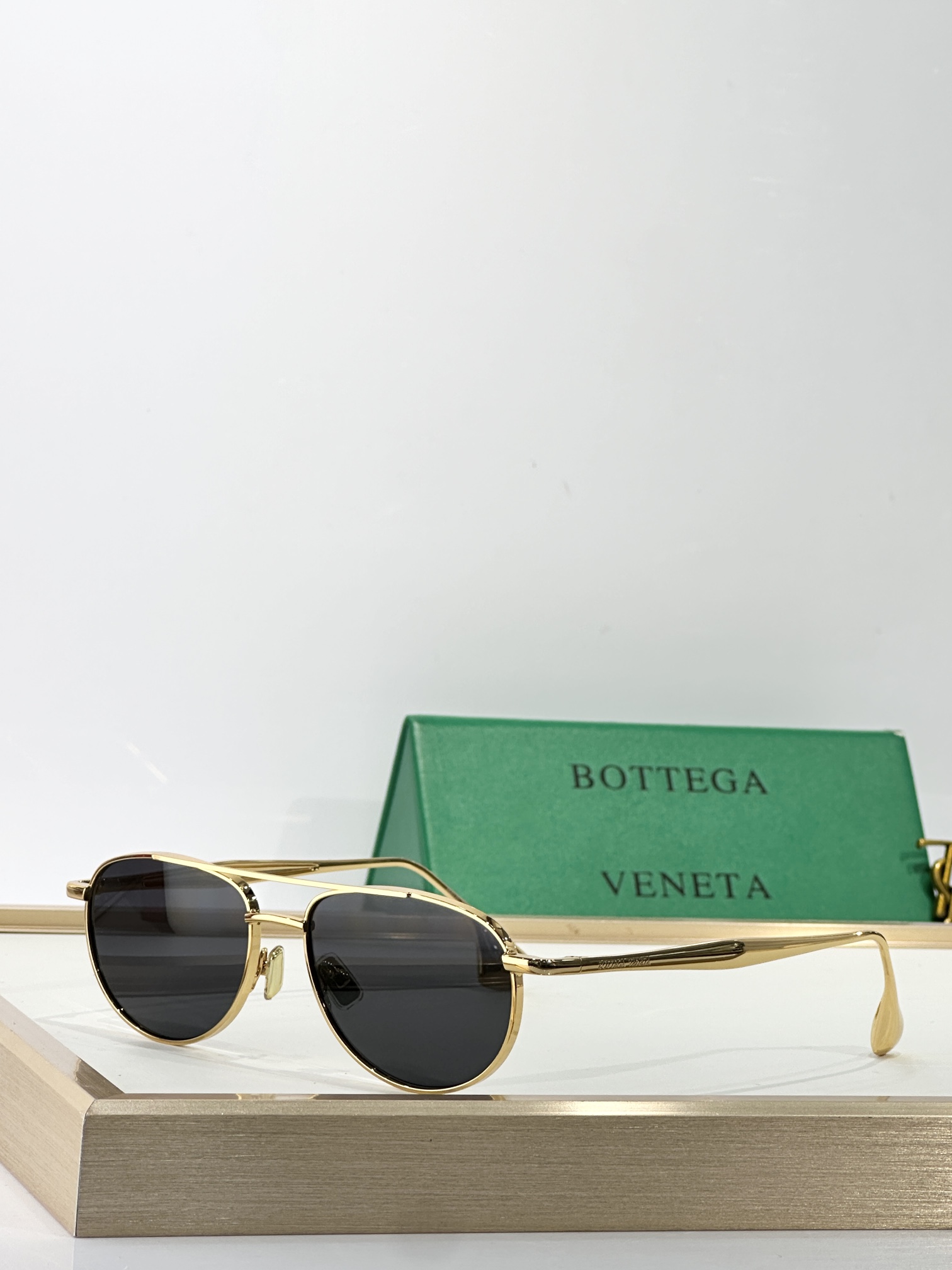 BOTTEGA VENET*
MODEL：BV1397S
SIZE：53口17-140

变色：