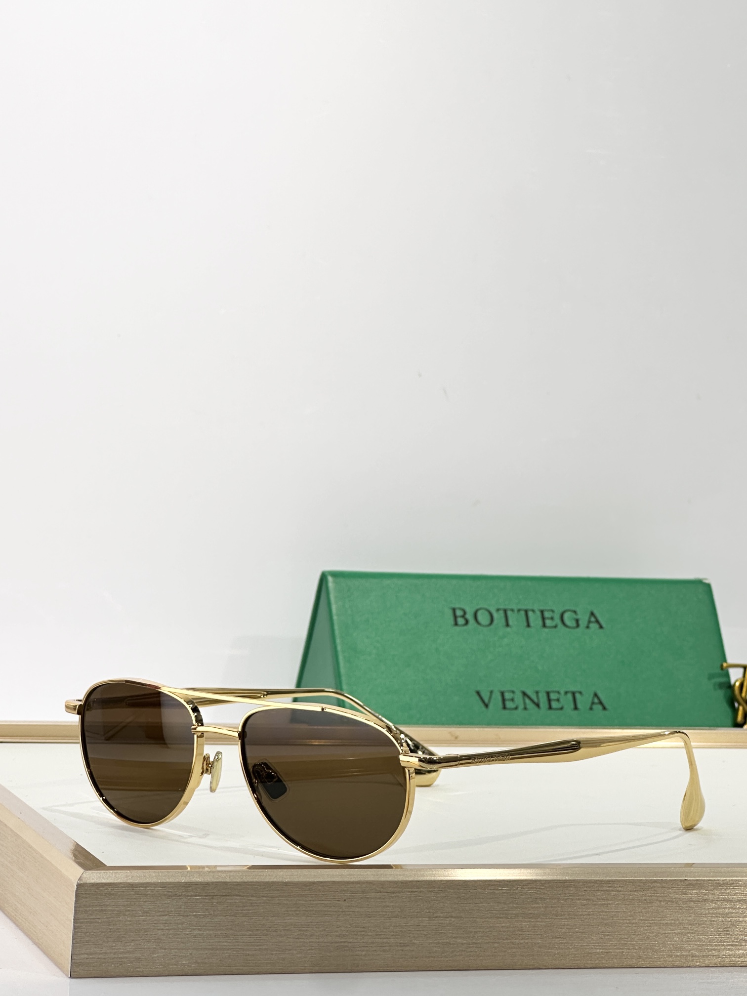BOTTEGA VENET*
MODEL：BV1397S
SIZE：53口17-140

变色：