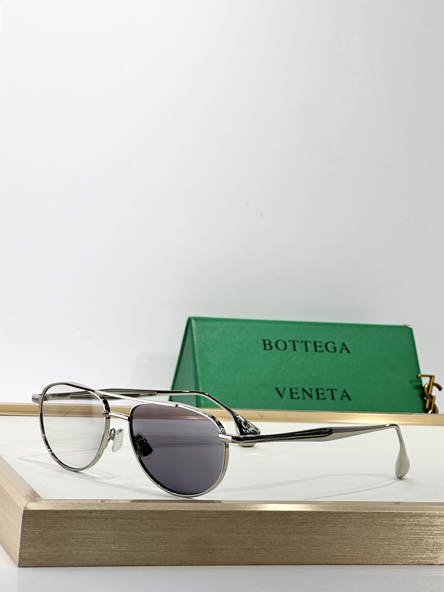 BOTTEGA VENET*
MODEL：BV1397S
SIZE：53口17-140

变色：
