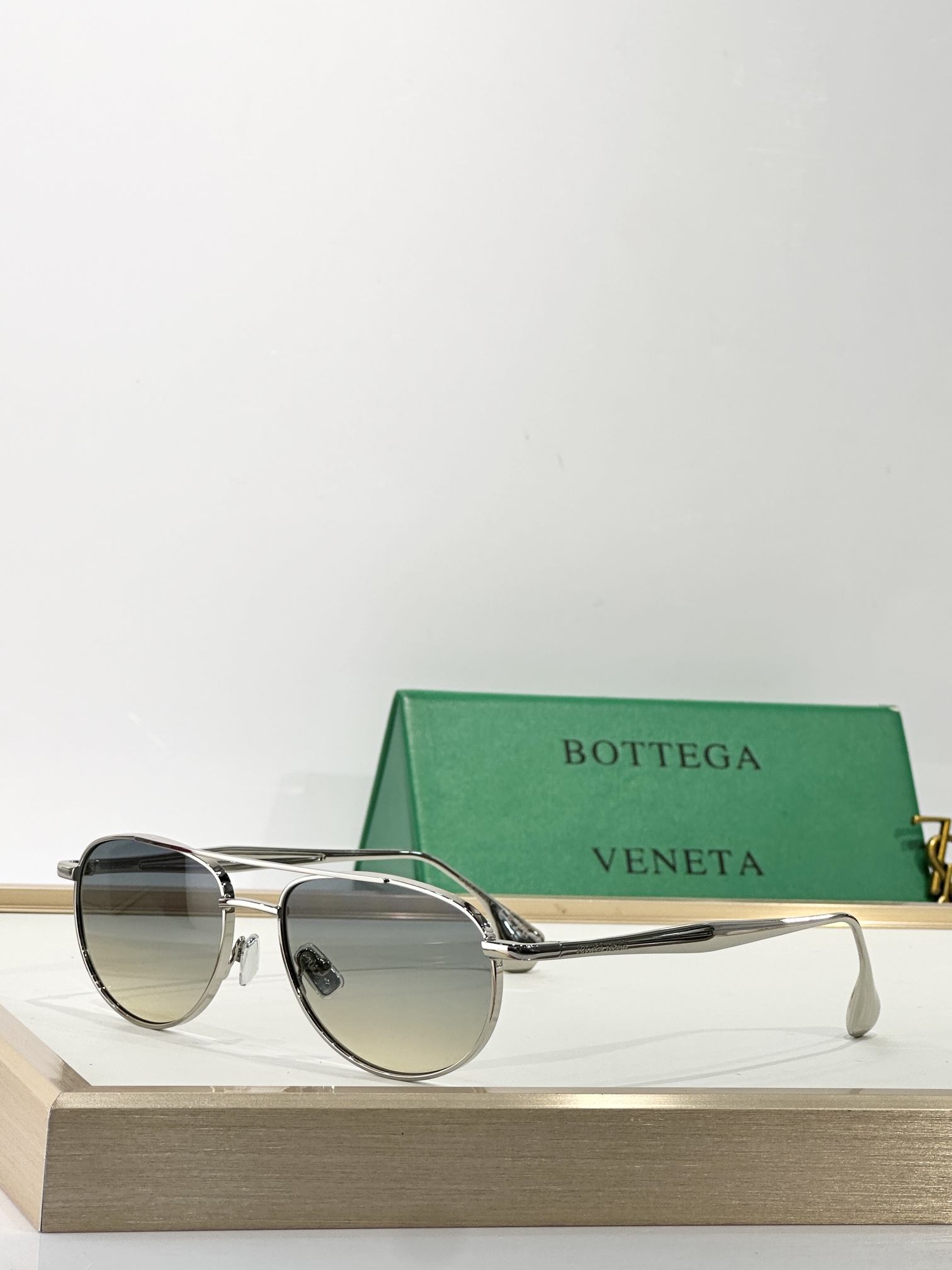 BOTTEGA VENET*
MODEL：BV1397S
SIZE：53口17-140

变色：
