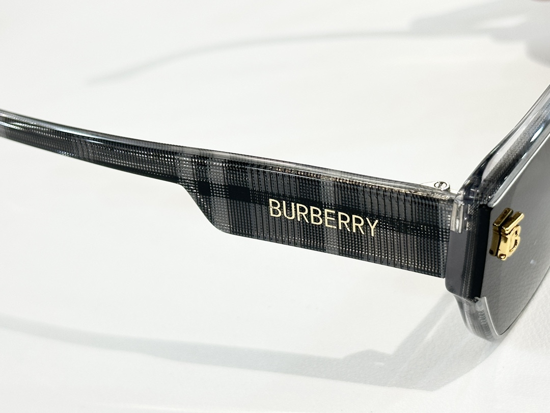 BURBERRY
MOD：BE2396
Size：64口12 145

