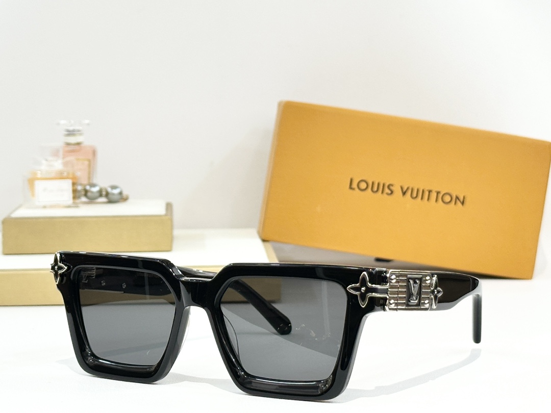  LOUIS VUITTON
MOD：Z2014U
Size：55口17-140 
