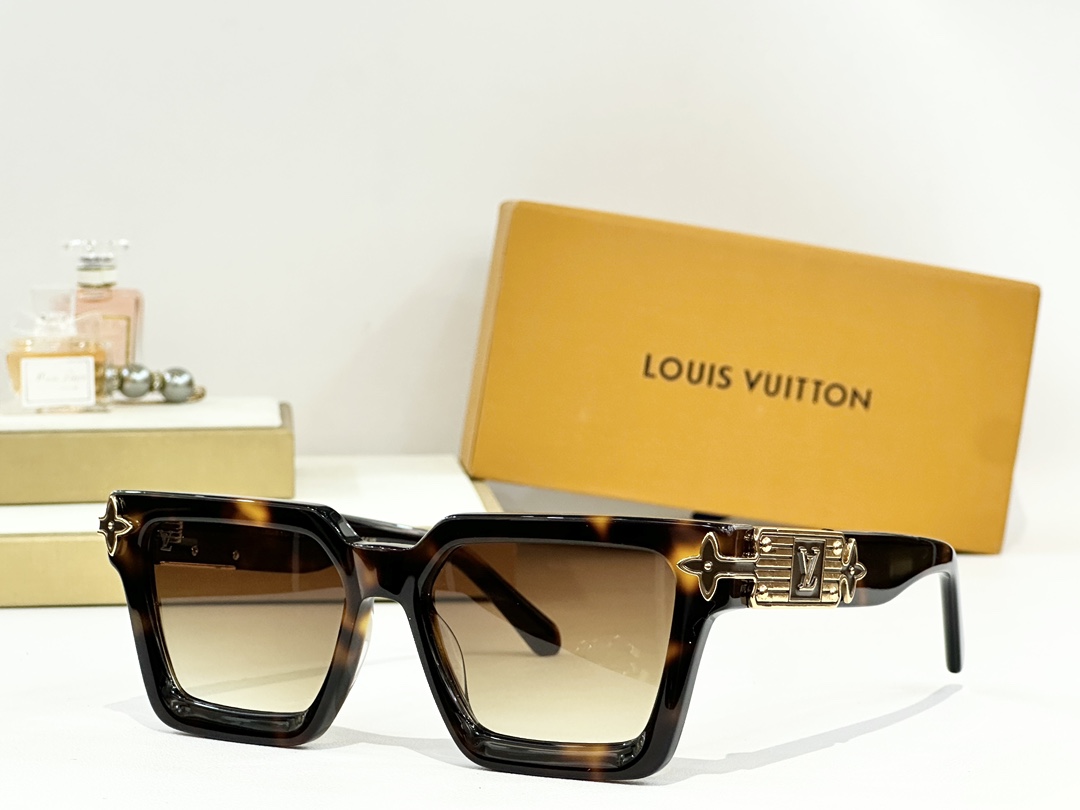  LOUIS VUITTON
MOD：Z2014U
Size：55口17-140 
