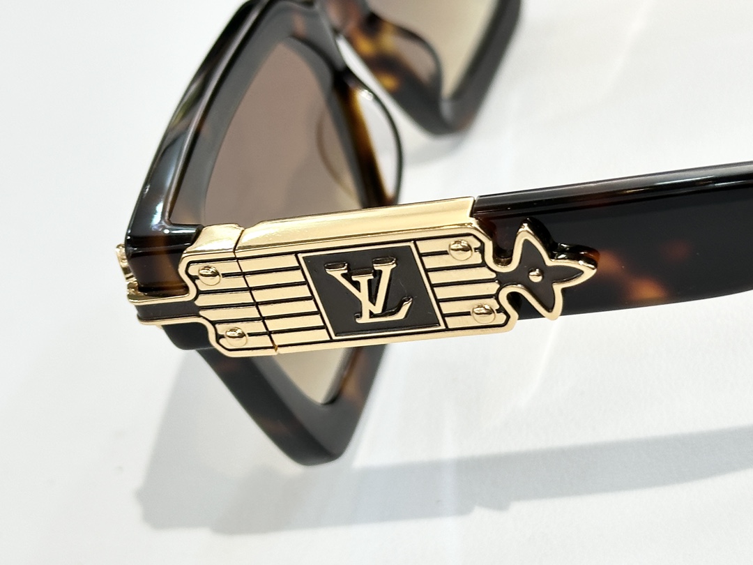  LOUIS VUITTON
MOD：Z2014U
Size：55口17-140 
