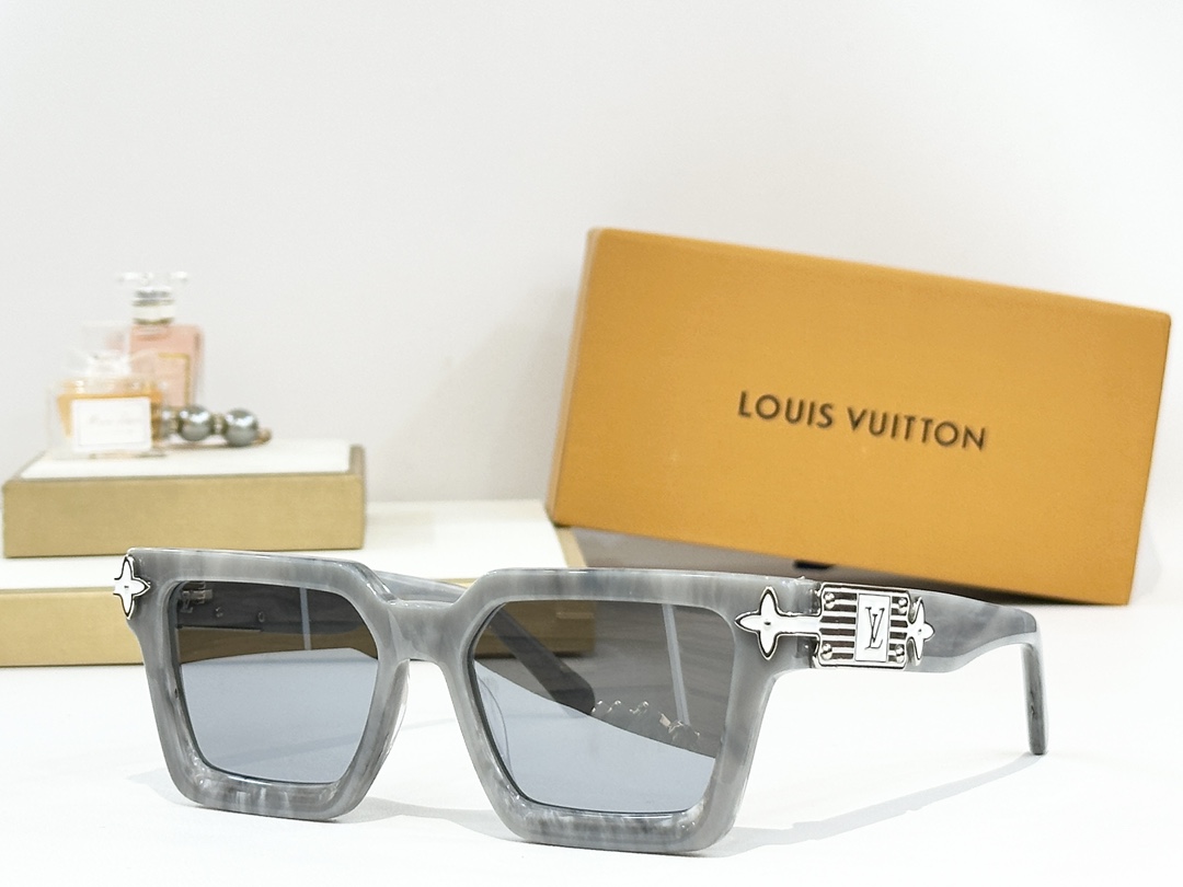  LOUIS VUITTON
MOD：Z2014U
Size：55口17-140 

