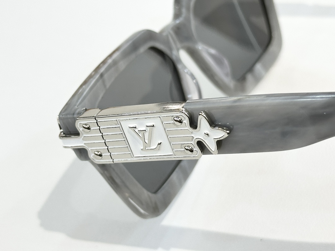  LOUIS VUITTON
MOD：Z2014U
Size：55口17-140 
