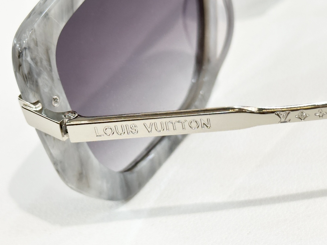  LOUIS VUITTO*
MODEL：Z2047U
SIZE：53口20-140
