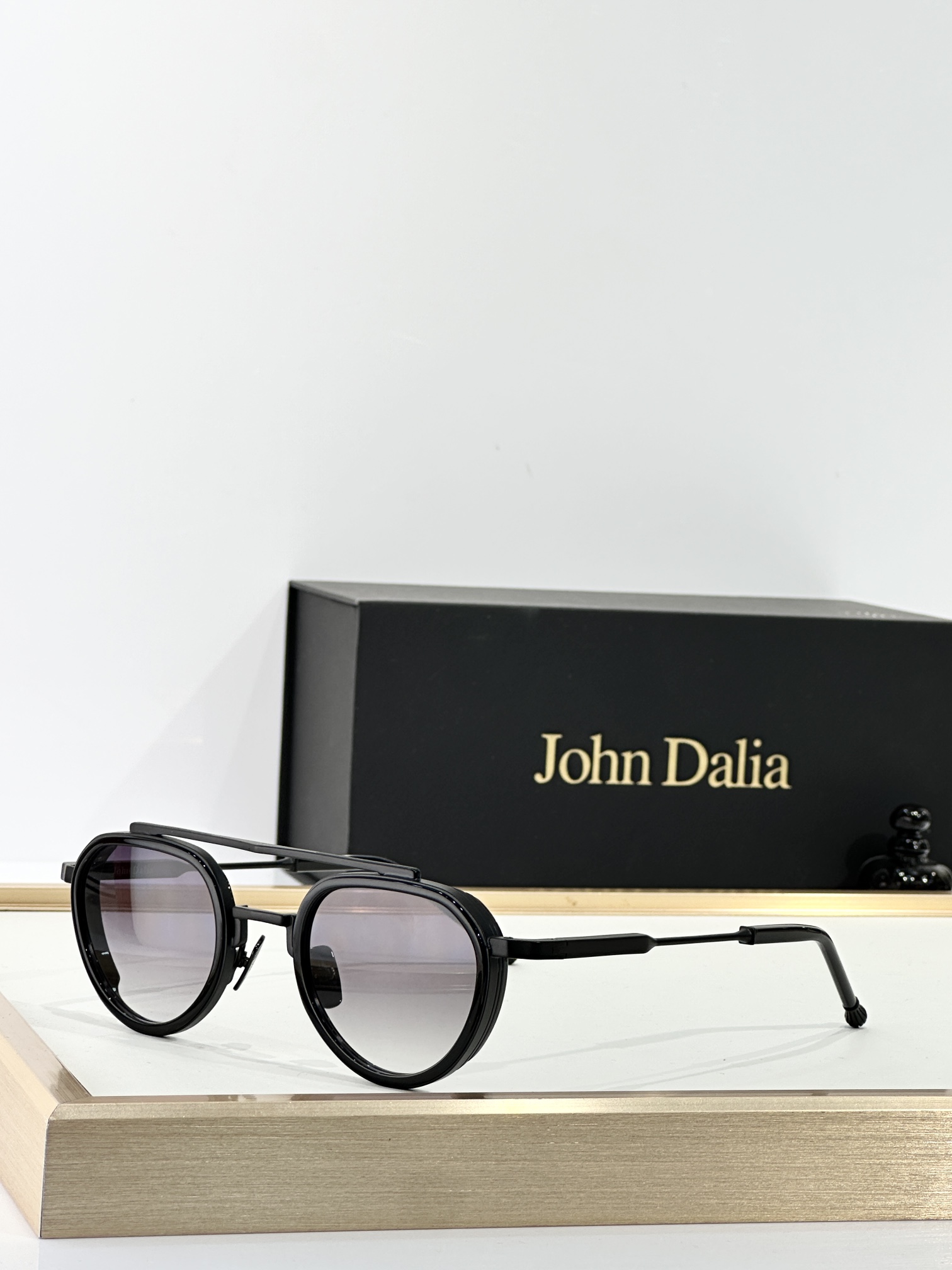  John Dali*
Mod：JULIA-C107
Size：47-27-145

盒子另计