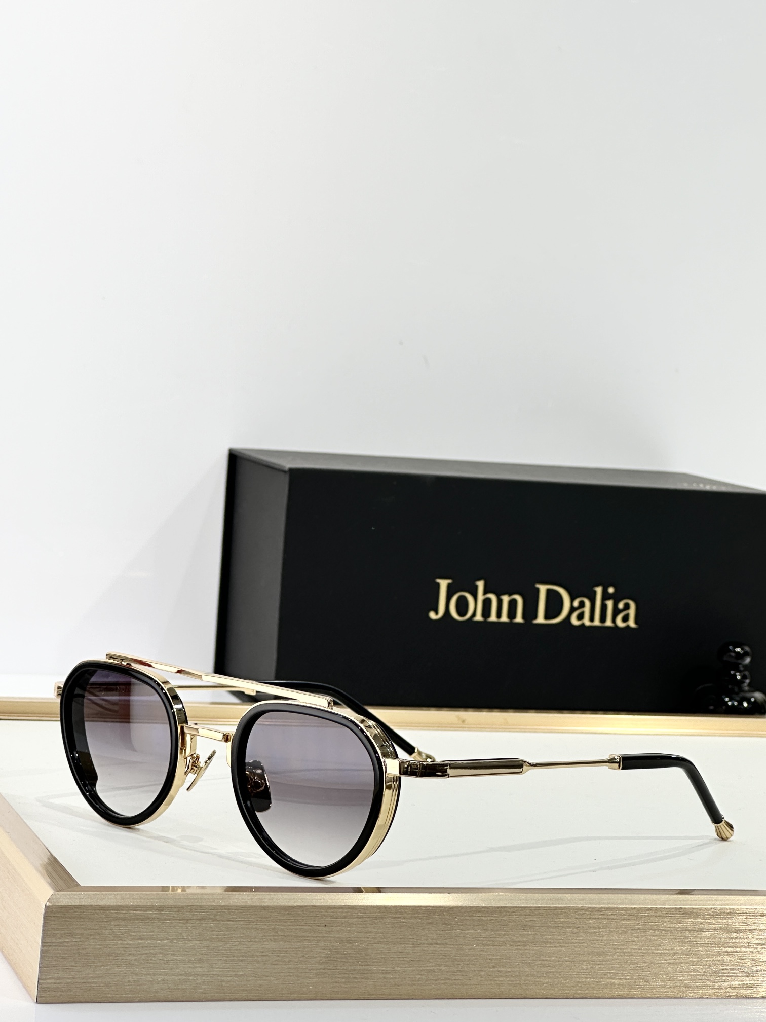  John Dali*
Mod：JULIA-C107
Size：47-27-145

盒子另计