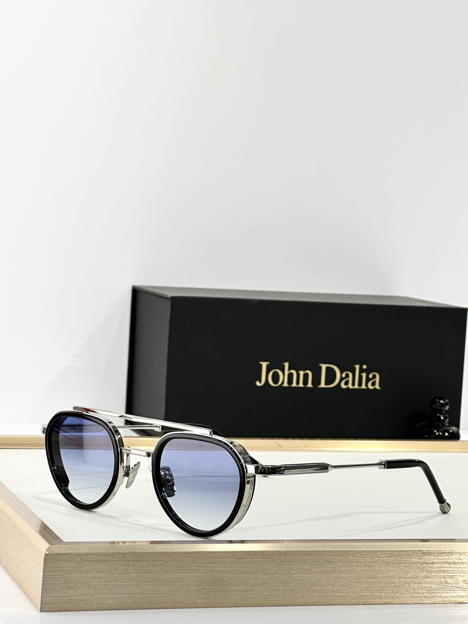  John Dali*
Mod：JULIA-C107
Size：47-27-145

盒子另计
