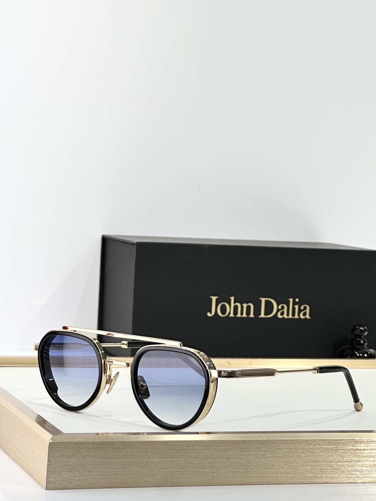  John Dali*
Mod：JULIA-C107
Size：47-27-145

盒子另计