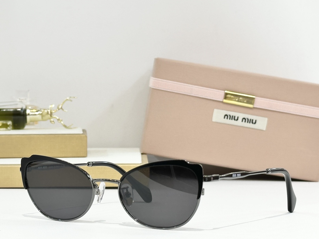  MIU MIU
MOD：MU 54AV
Size：54口18-145

