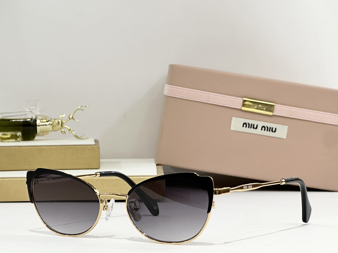  MIU MIU
MOD：MU 54AV
Size：54口18-145
