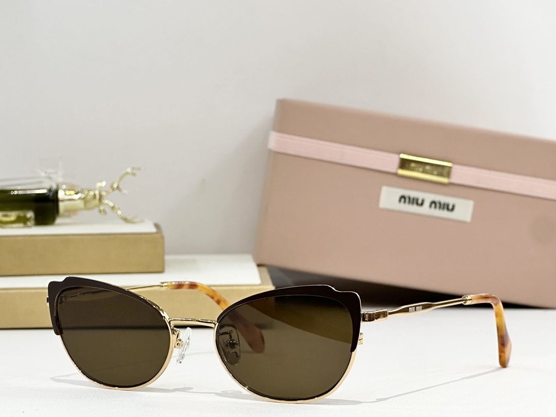  MIU MIU
MOD：MU 54AV
Size：54口18-145
