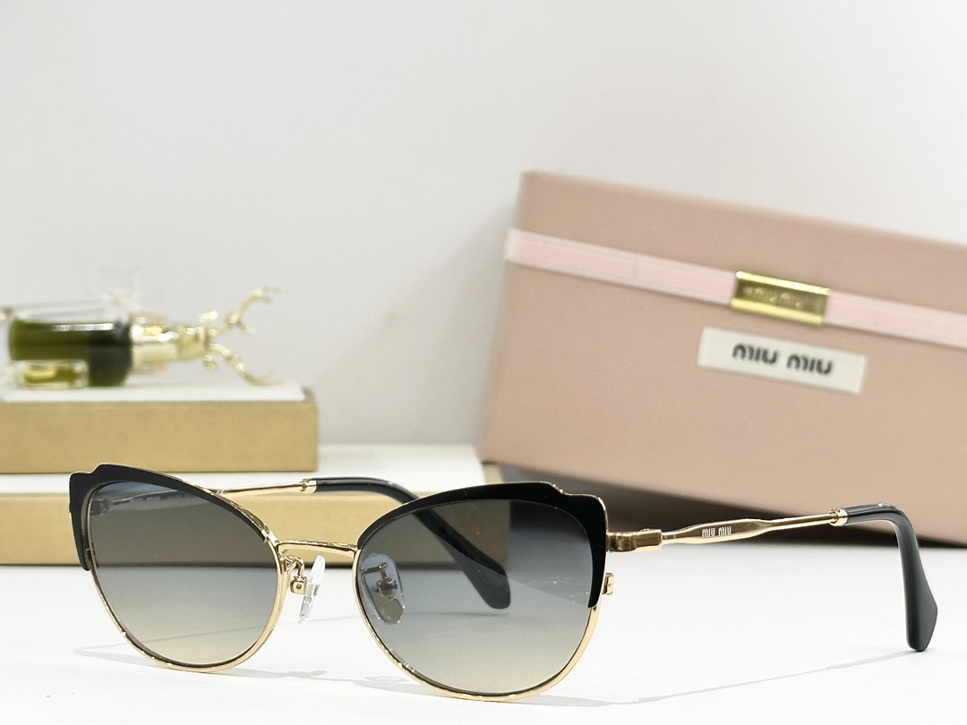  MIU MIU
MOD：MU 54AV
Size：54口18-145
