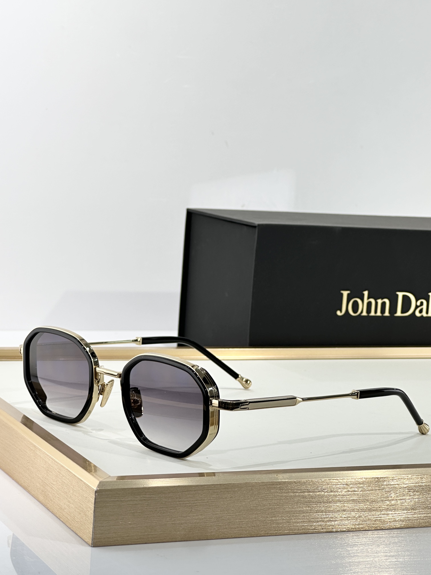  John Dalia~
TOP QUALITY
MODEL：Keaton
SIZE：48口26-145