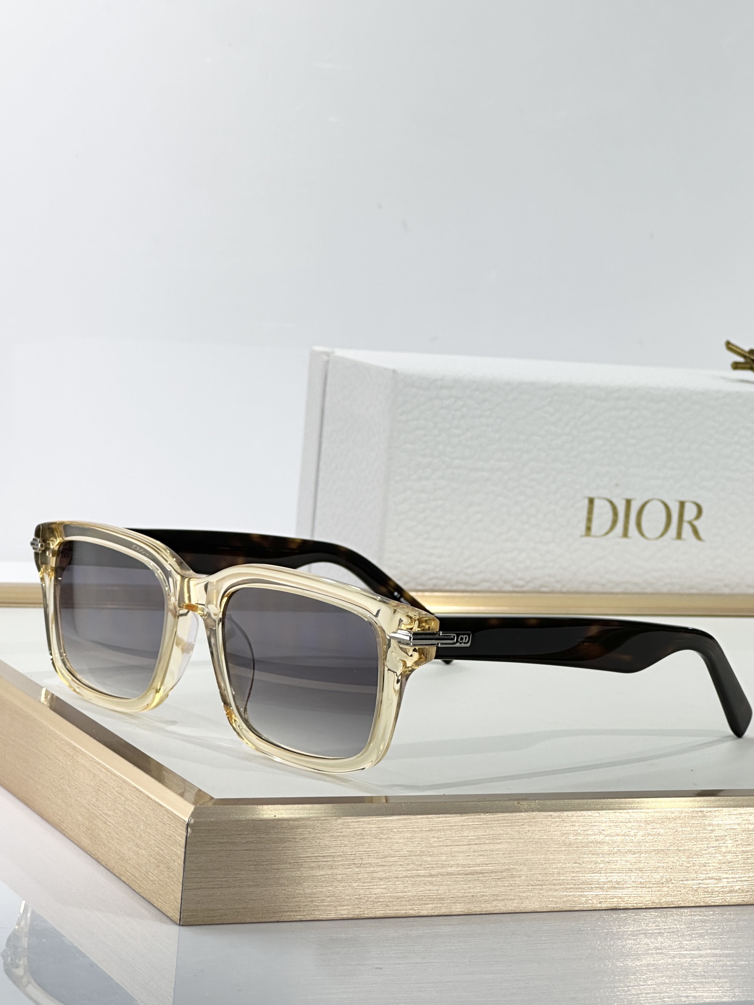  DIO*
MOD：DiorBlackSuitS16F
Size：53口20 145
