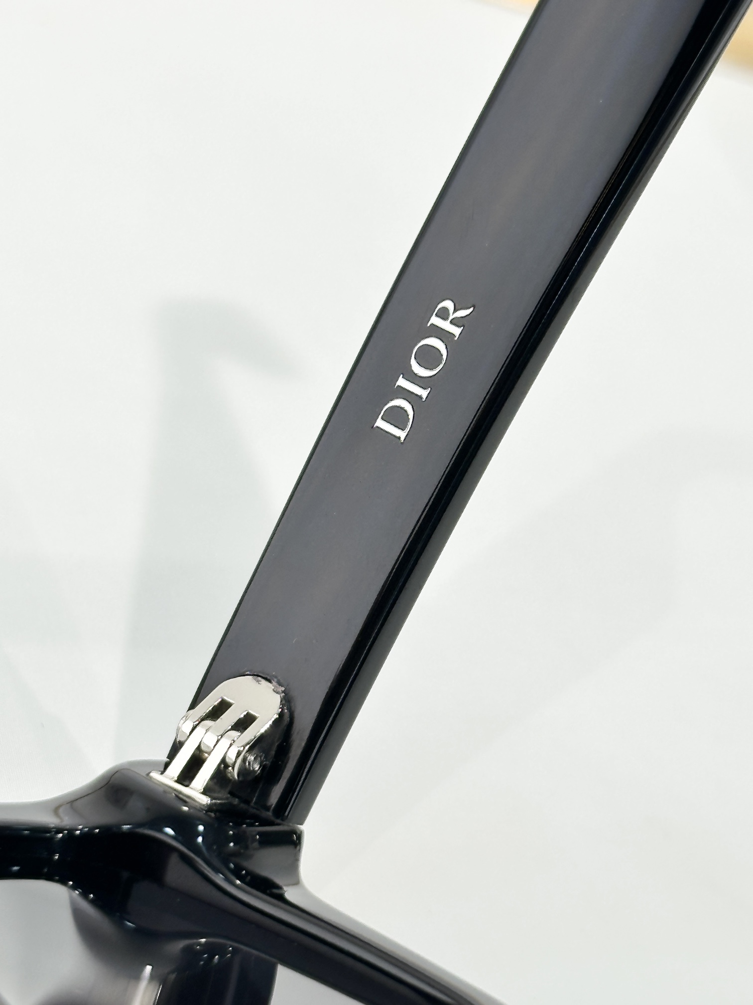  DIO*
MOD：DiorBlackSuitS16F
Size：53口20 145
