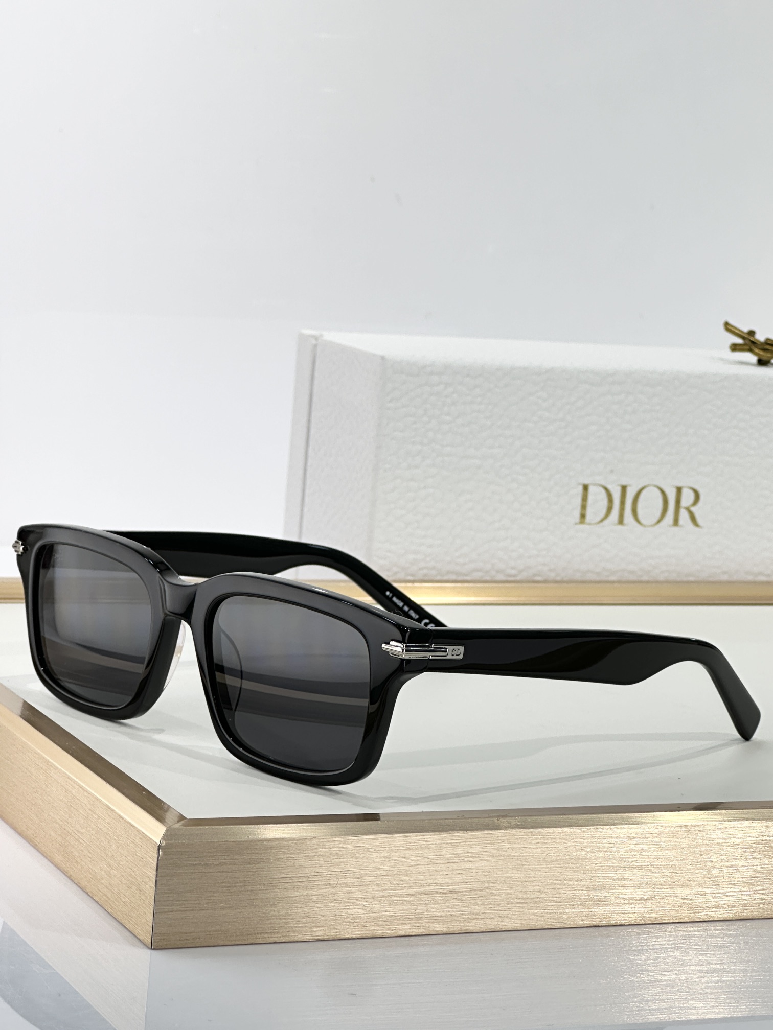  DIO*
MOD：DiorBlackSuitS16F
Size：53口20 145
