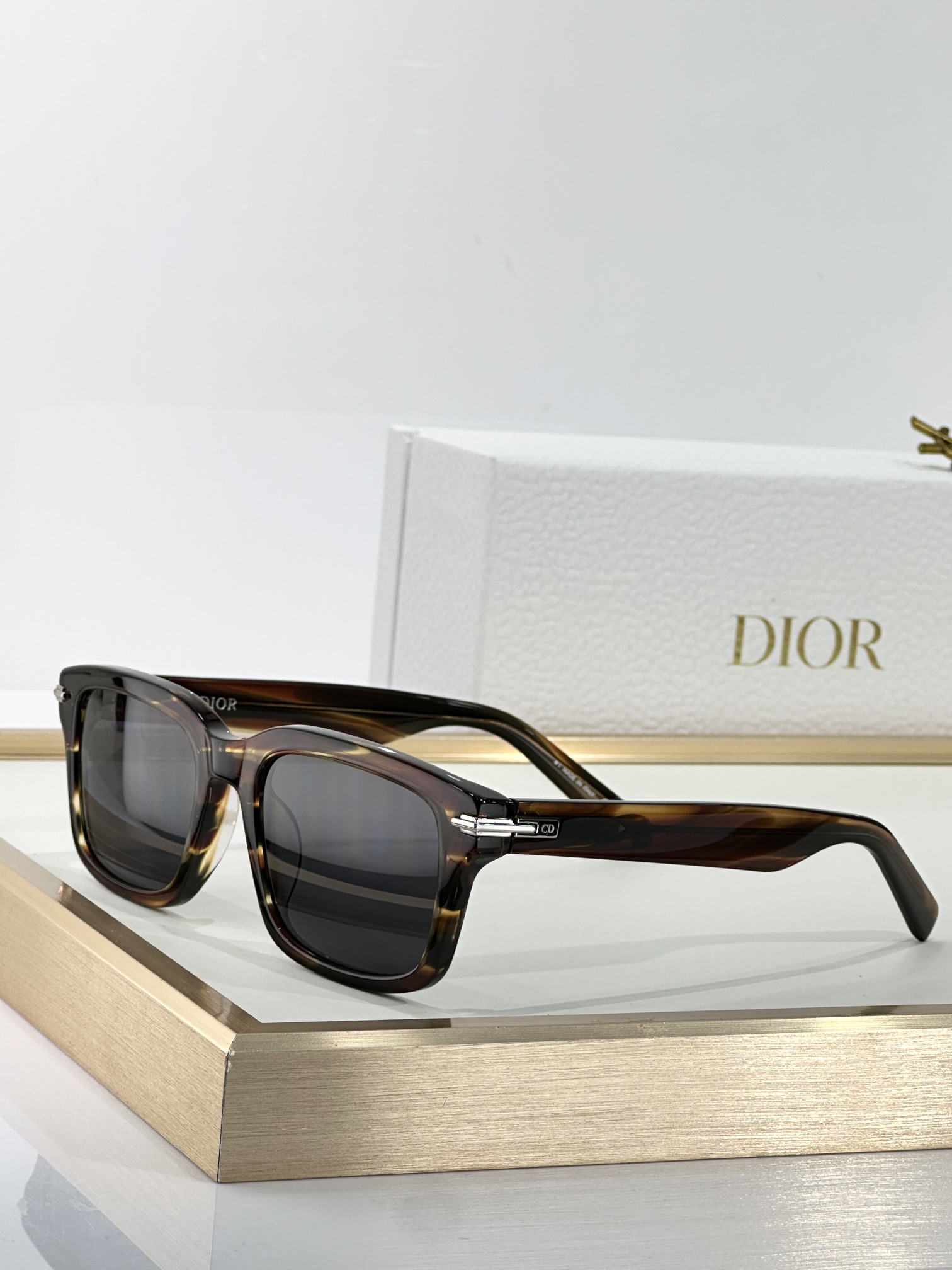  DIO*
MOD：DiorBlackSuitS16F
Size：53口20 145
