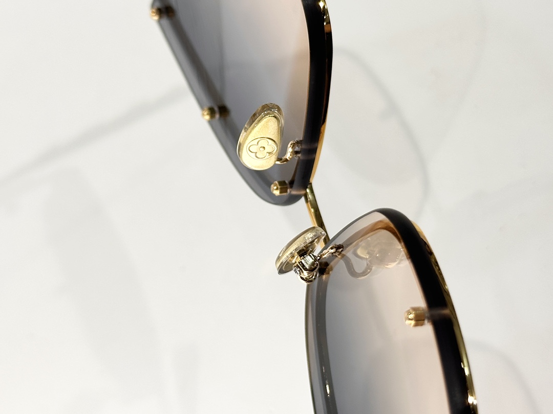  LOUIS VUITTO*
MODEL：Z2938U
SIZE：62口14-145
