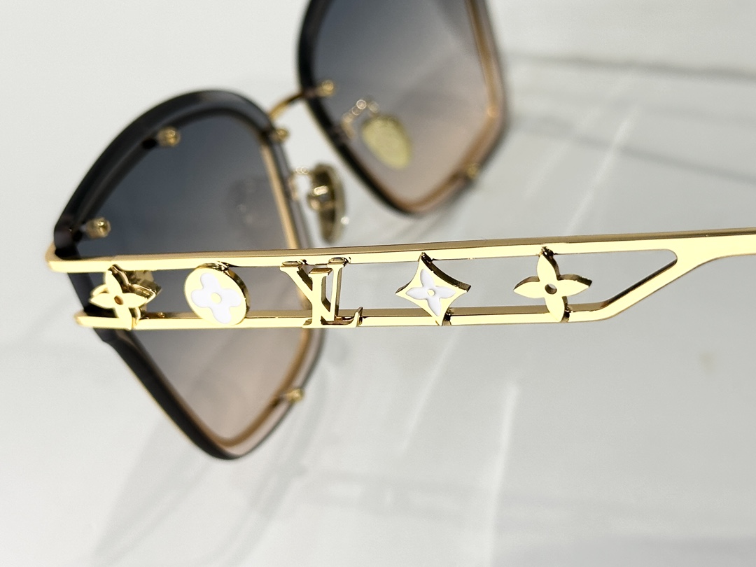  LOUIS VUITTO*
MODEL：Z2938U
SIZE：62口14-145
