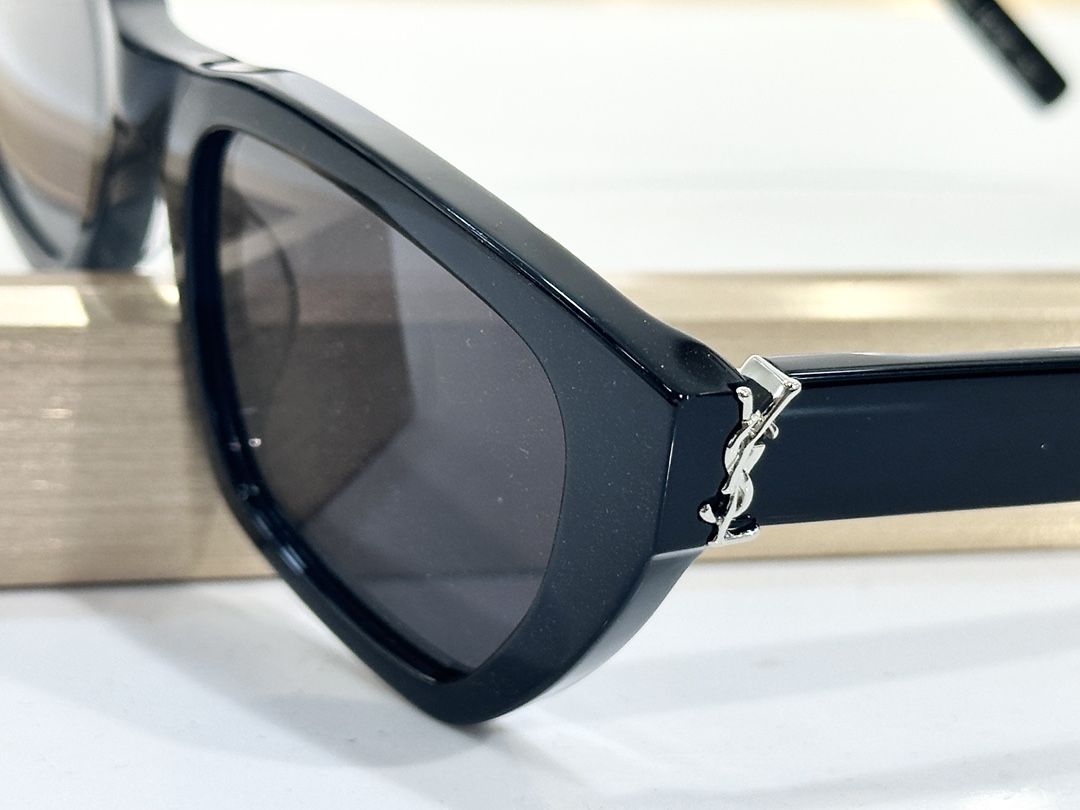  Saint Laurent
 SL M127/F
小logo 𝑦𝑠𝑙点缀
size：53口20-145