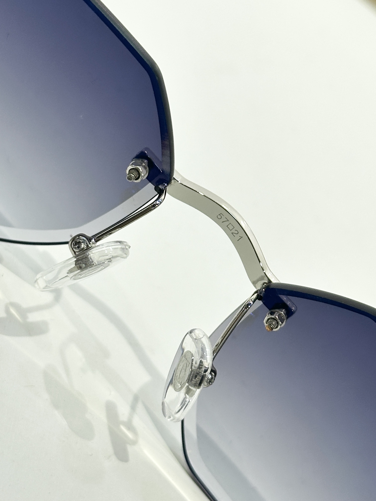  Cartier
MOD：CT0439S
Size：57口21 145
