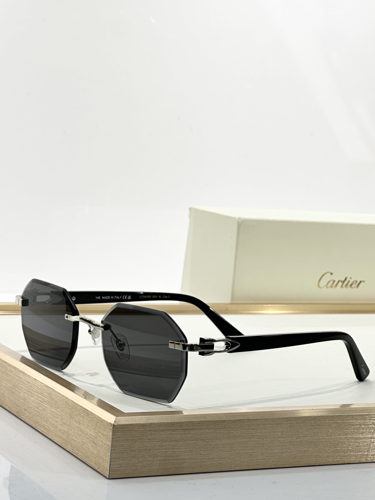  Cartier
MOD：CT0439S
Size：57口21 145
