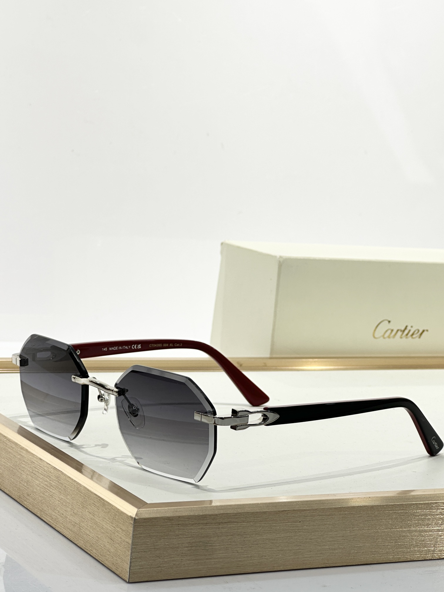  Cartier
MOD：CT0439S
Size：57口21 145
