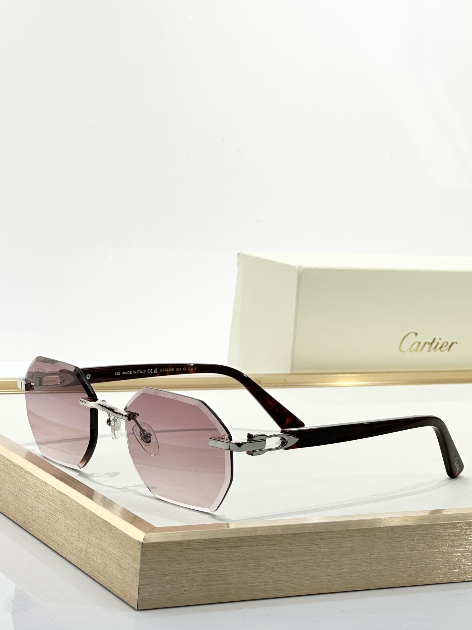  Cartier
MOD：CT0439S
Size：57口21 145
