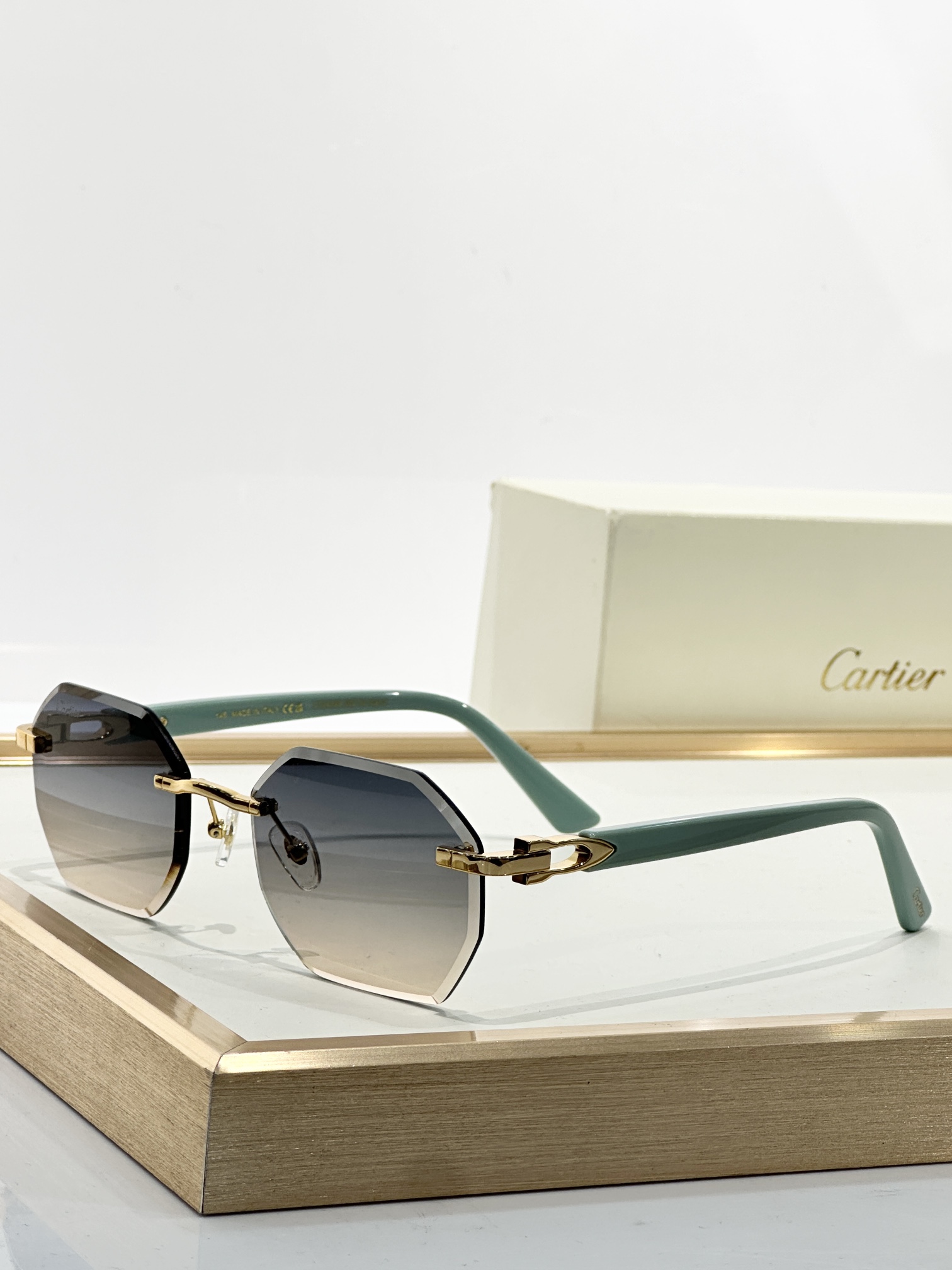  Cartier
MOD：CT0439S
Size：57口21 145
