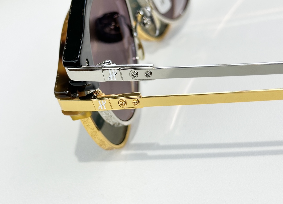  HUBLOT
MODELH313
SIZE：54口17-145
