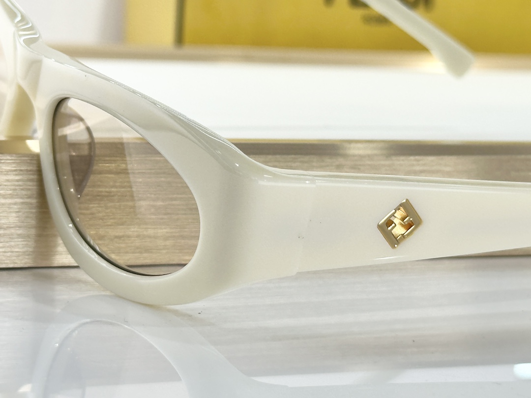  ￼ Fendi*
MOD FE40149U
Size58-19-140
