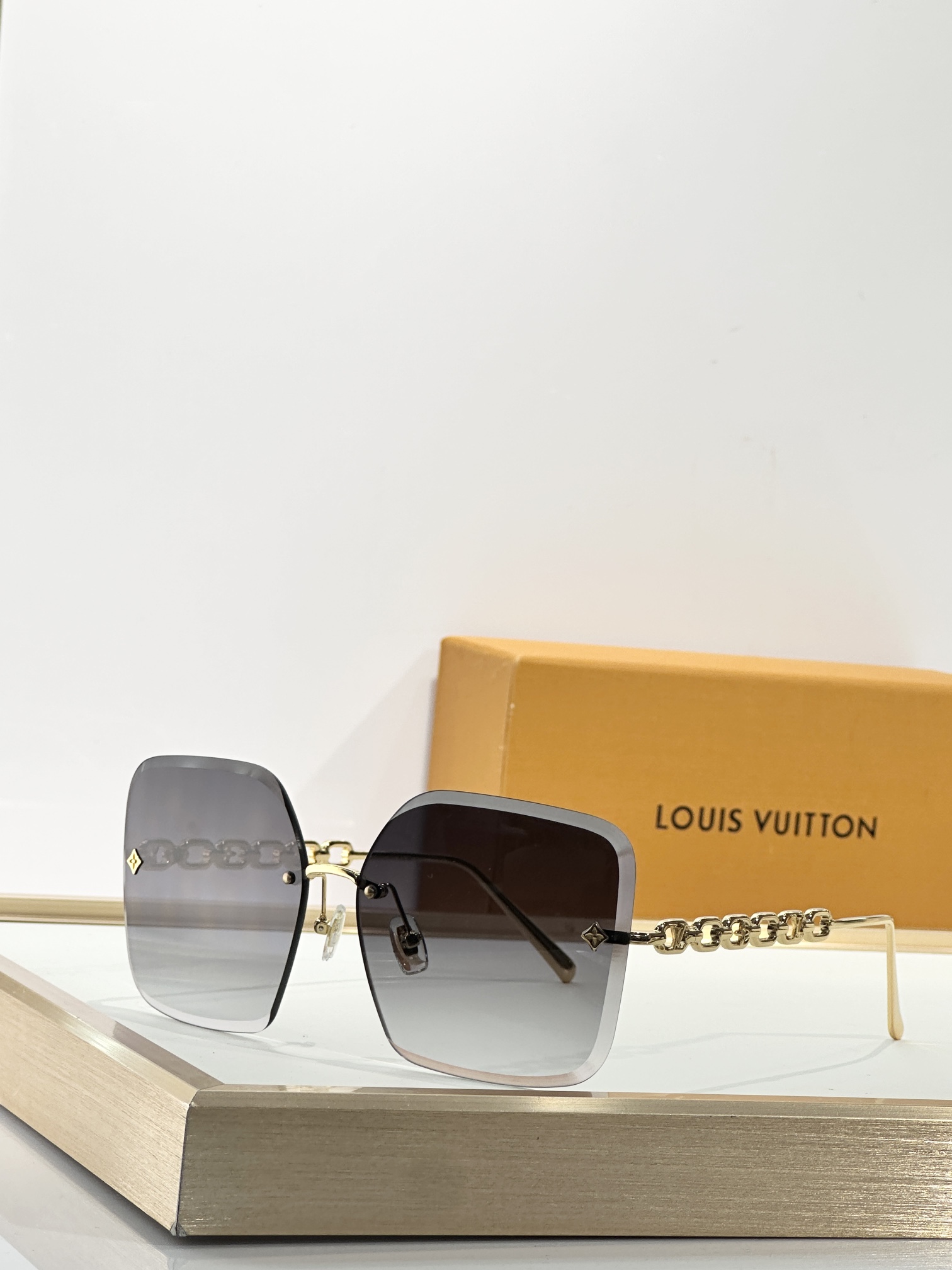  LOUIS VUITTO*
MODEL：Z1860U
SIZE：61口14-140
