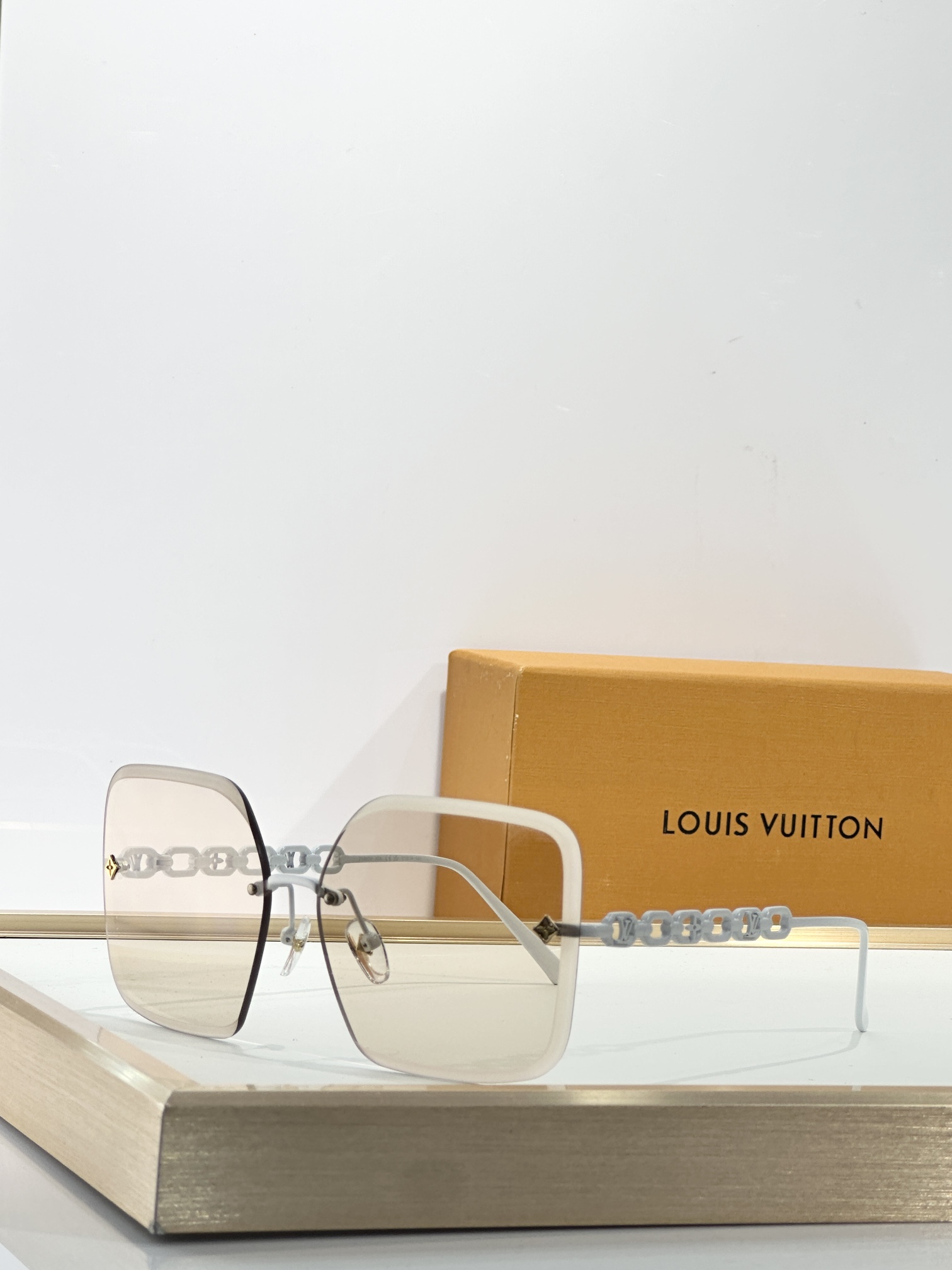 LOUIS VUITTO*
MODEL：Z1860U
SIZE：61口14-140

