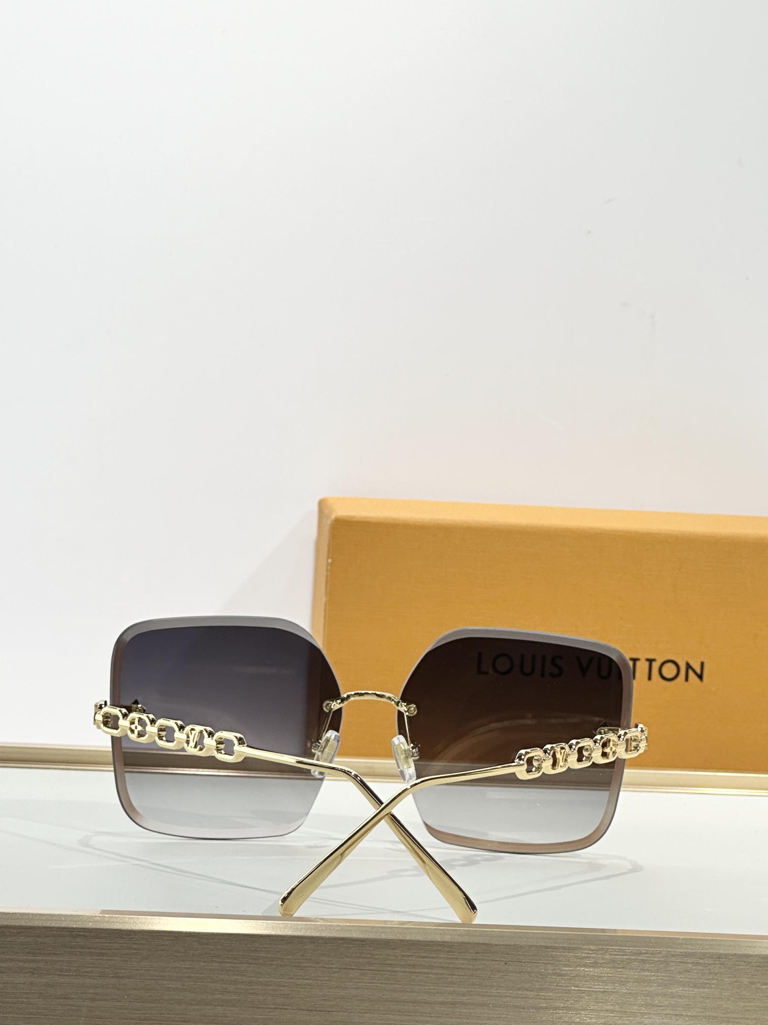  LOUIS VUITTO*
MODEL：Z1860U
SIZE：61口14-140
