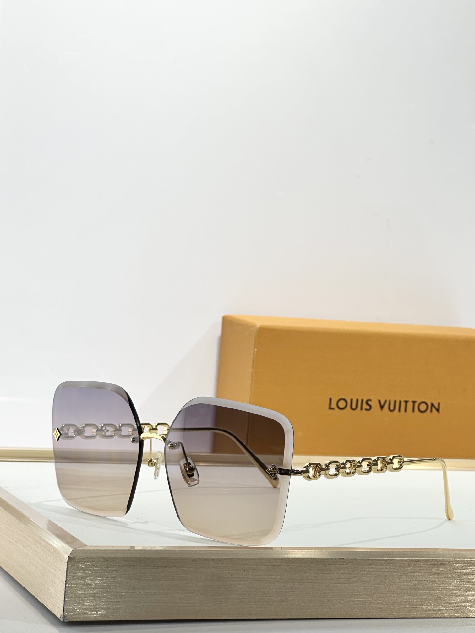  LOUIS VUITTO*
MODEL：Z1860U
SIZE：61口14-140
