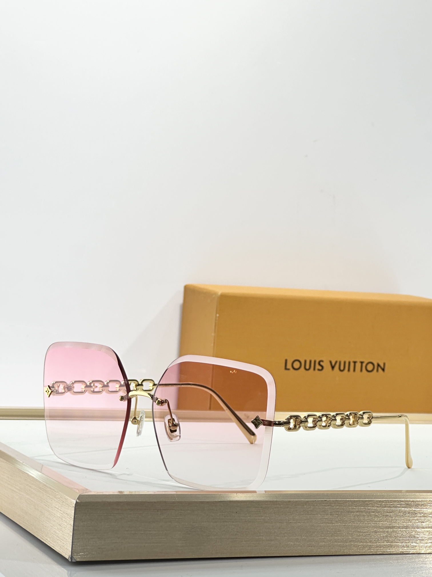  LOUIS VUITTO*
MODEL：Z1860U
SIZE：61口14-140
