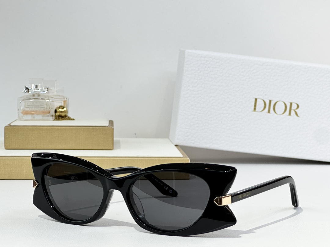  Dior
MODEL：DiorButterfly S2I
SIZE：  54口17-145
