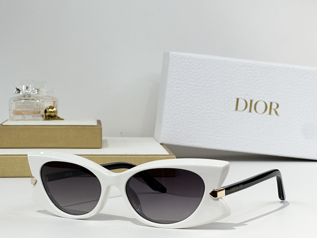  Dior
MODEL：DiorButterfly S2I
SIZE：  54口17-145
