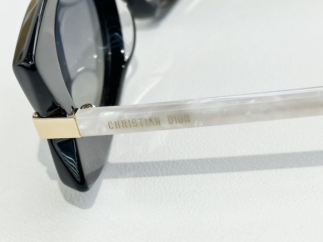  Dior
MODEL：DiorButterfly S2I
SIZE：  54口17-145
