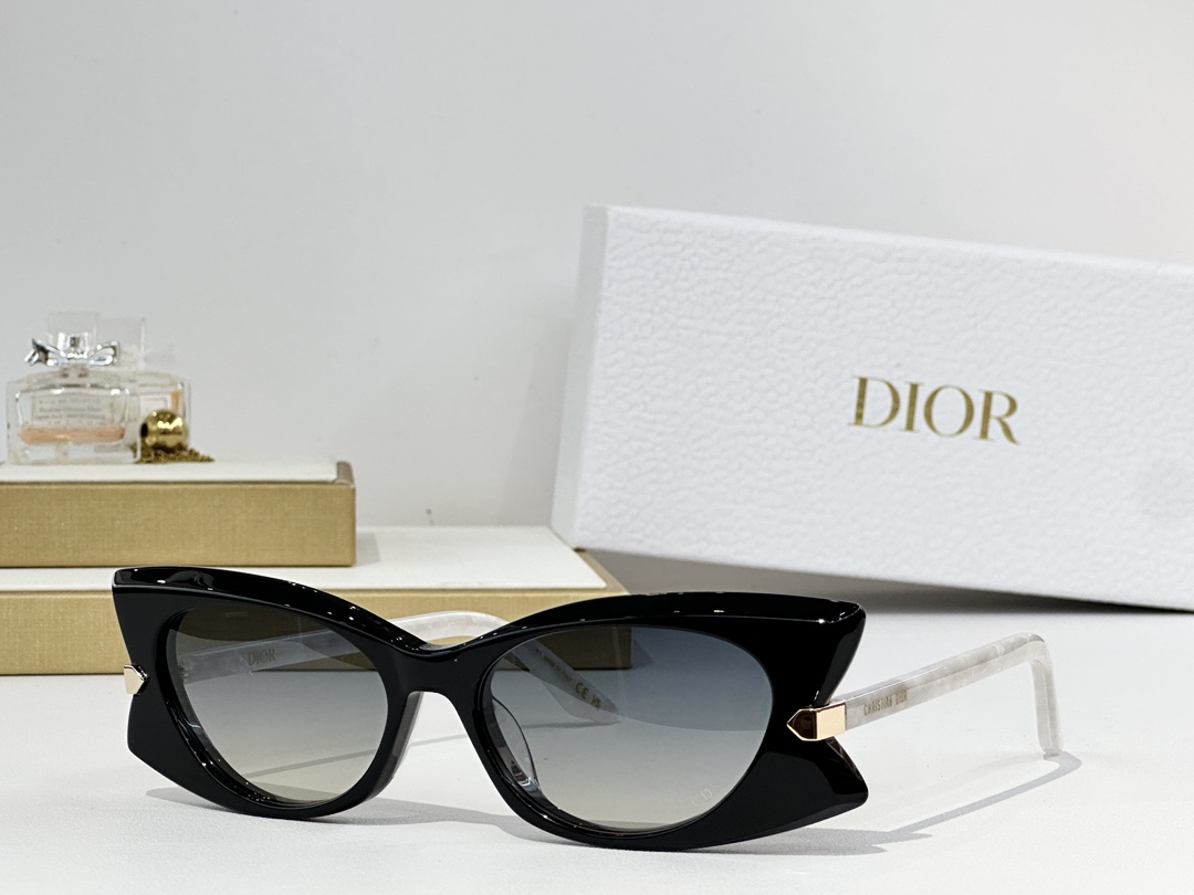  Dior
MODEL：DiorButterfly S2I
SIZE：  54口17-145
