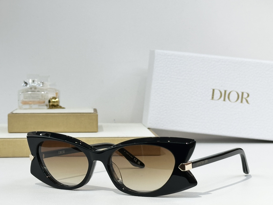  Dior
MODEL：DiorButterfly S2I
SIZE：  54口17-145
