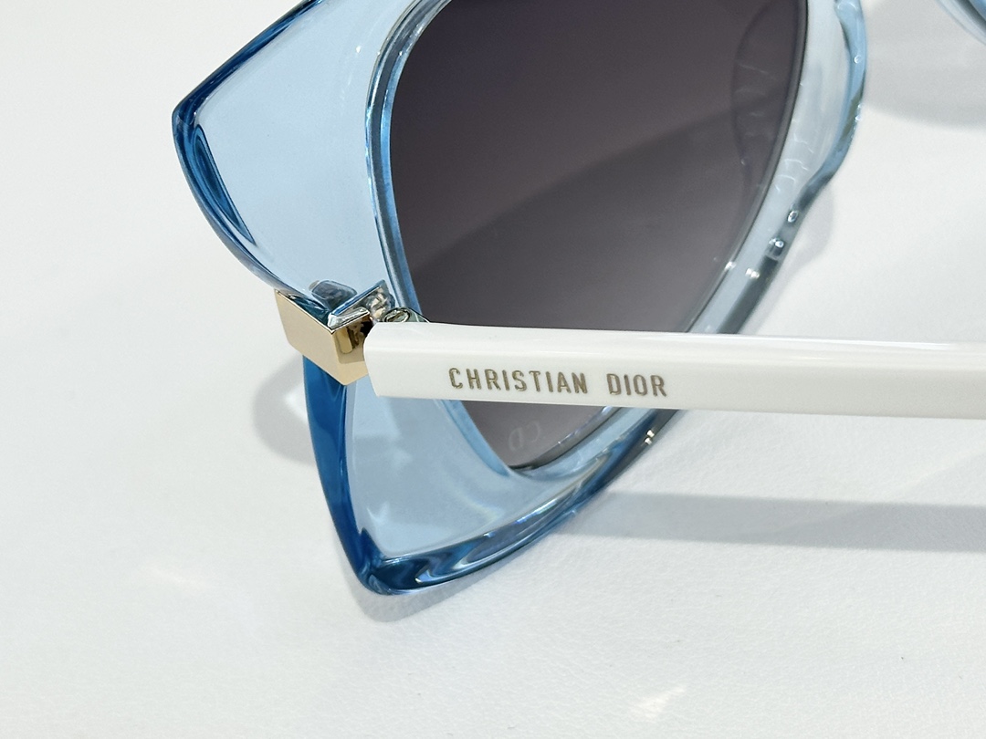 DIOR
MOD：DiorButterfly S1I
Size：53口16 145
