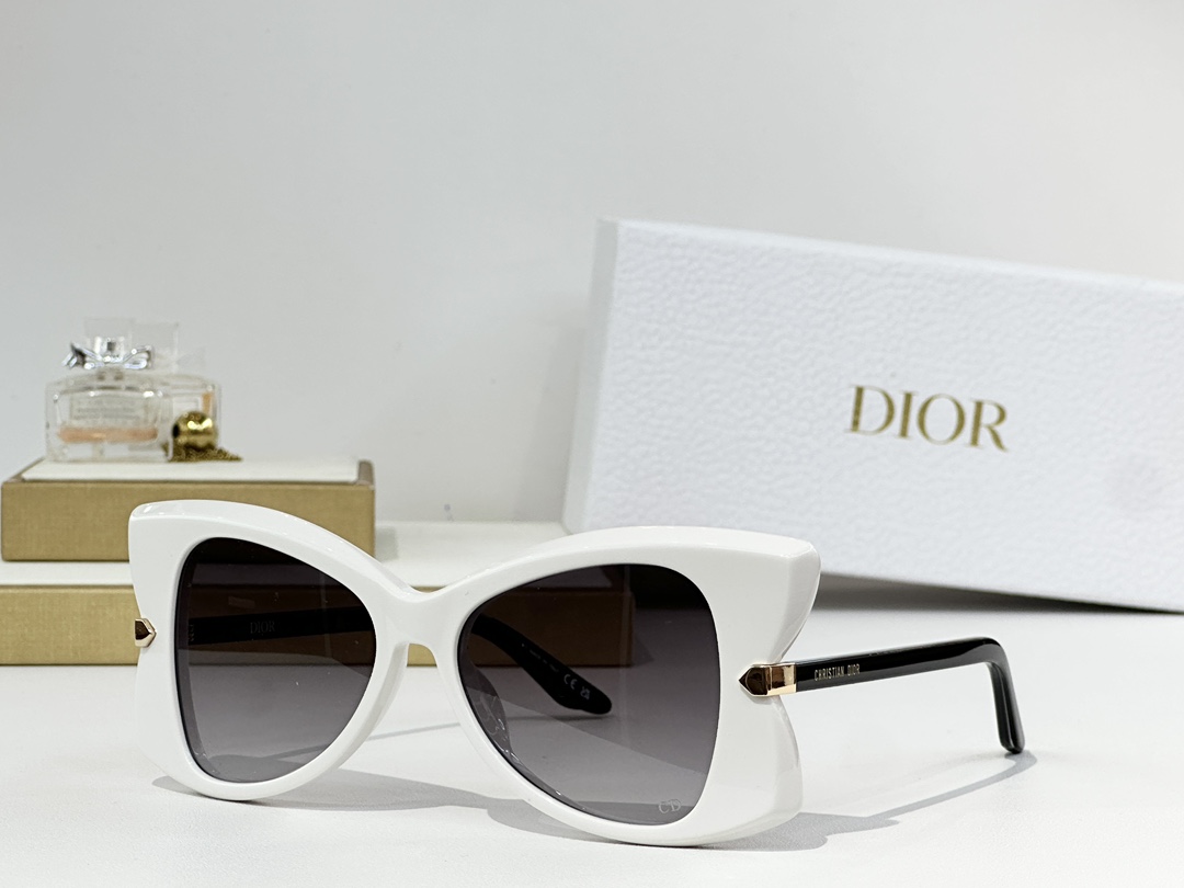 DIOR
MOD：DiorButterfly S1I
Size：53口16 145
